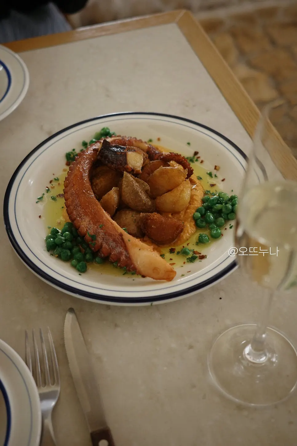 Pulpo mambo with thick octopus legs