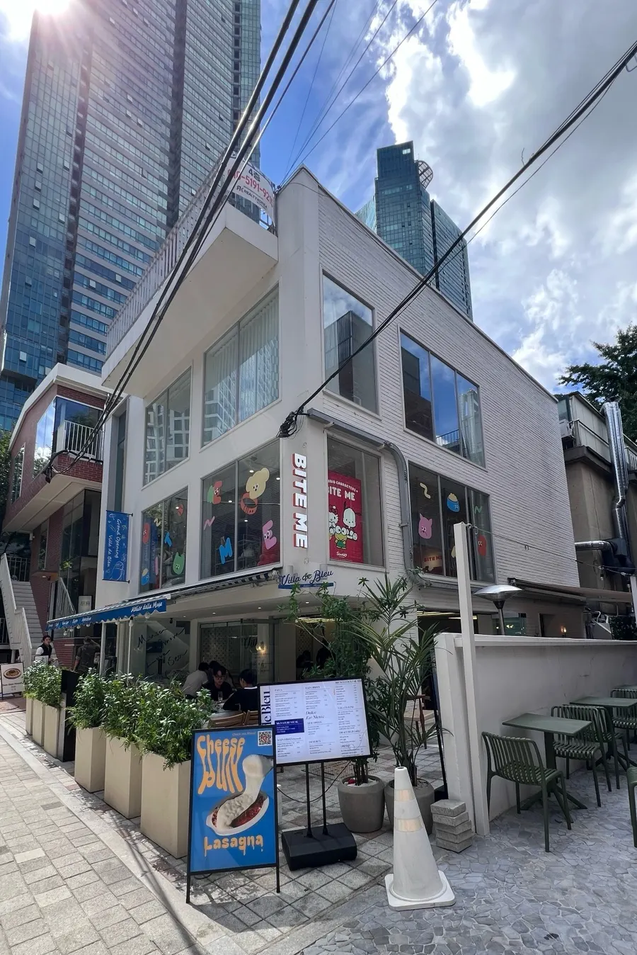 Exterior of Billadeubeulleu Seongsu with a blue awning