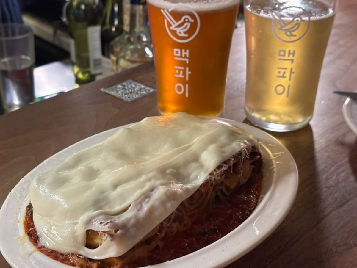 소품과 조명으로 아늑한 빌라드블루 좌석