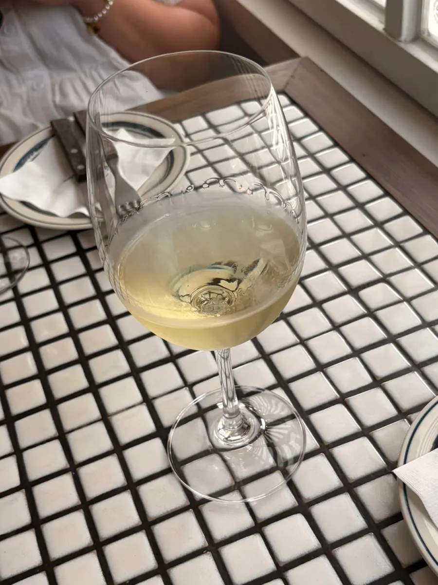 Villa de Blue white wine glass