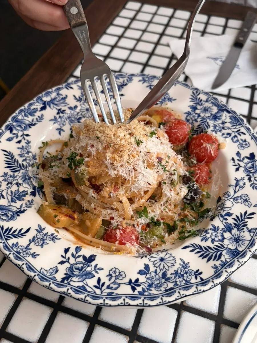 Oil pasta with anchovies and olives