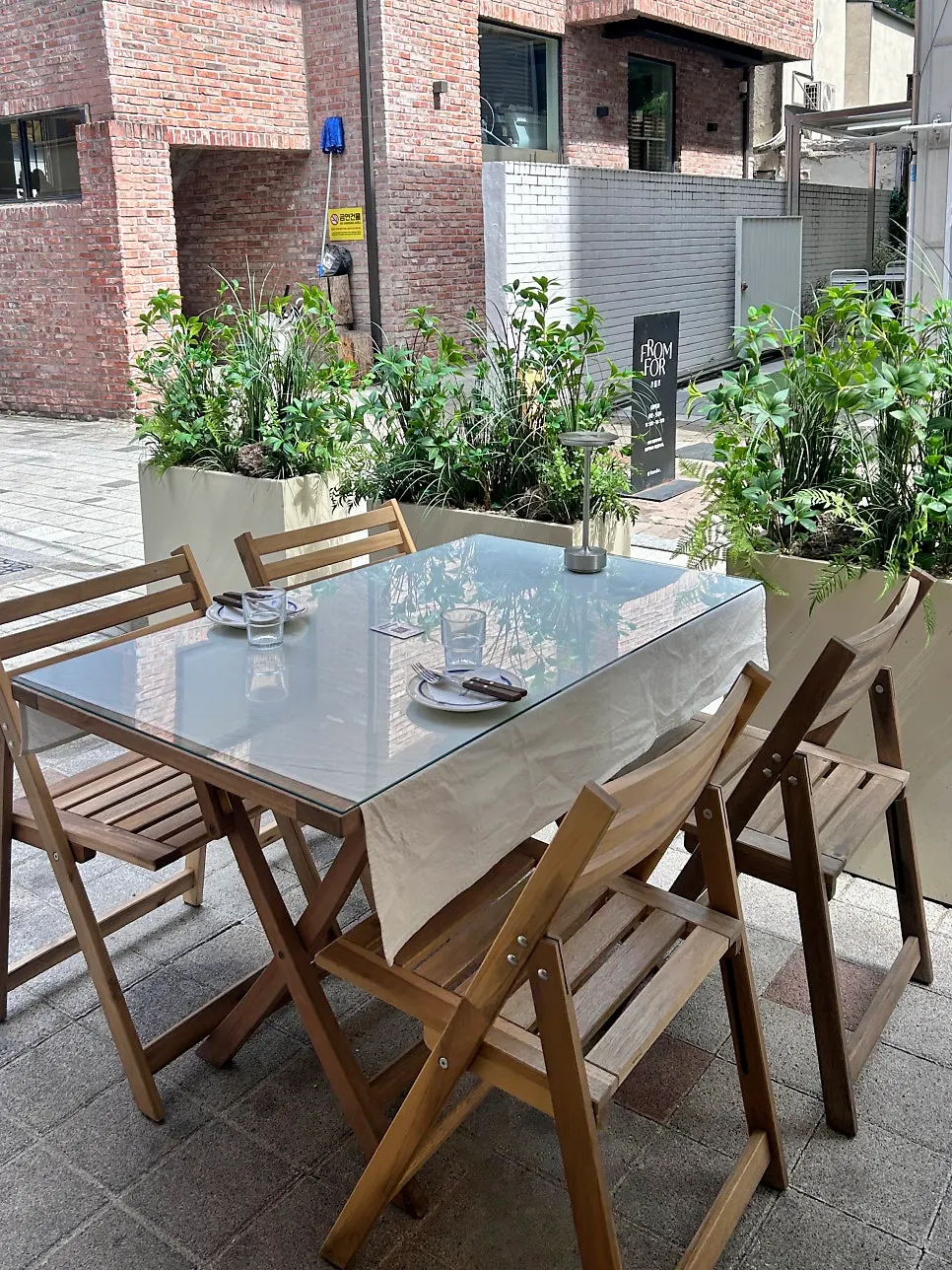 Vertical shot of the terrace at Billadeubeulleu Seongsu