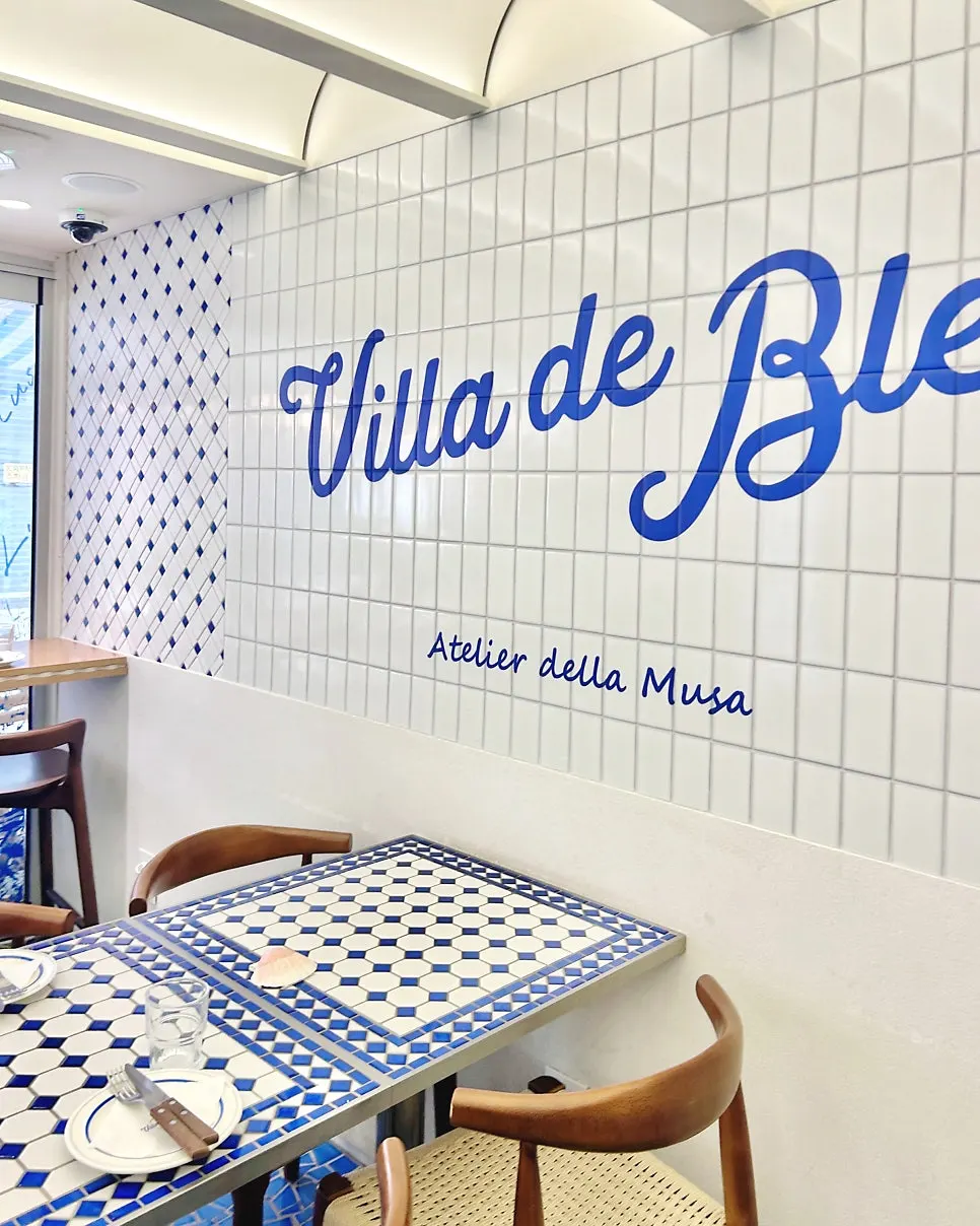 Interior of Billadeubeulleu Seongsu with a southern European resort feel