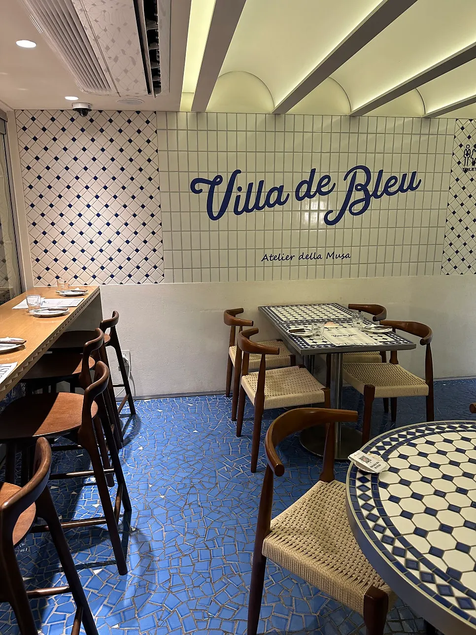 Seating and interior atmosphere at Billadeubeulleu Seongsu