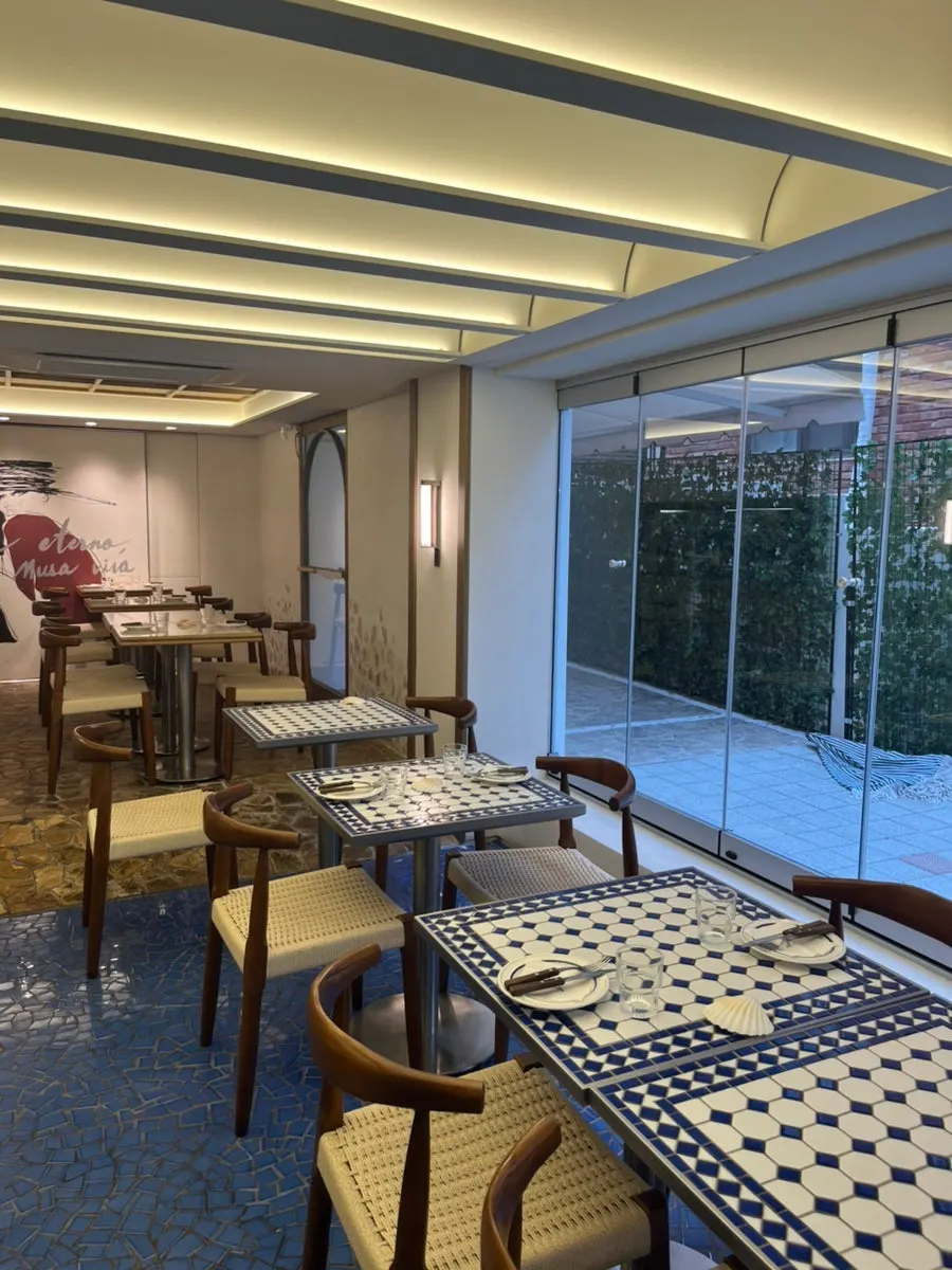 Blue and white interior of Billadeubeulleu Seongsu