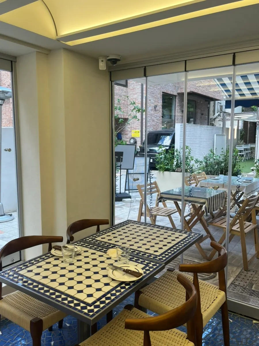 Interior of Billadeubeulleu Seongsu with European decor