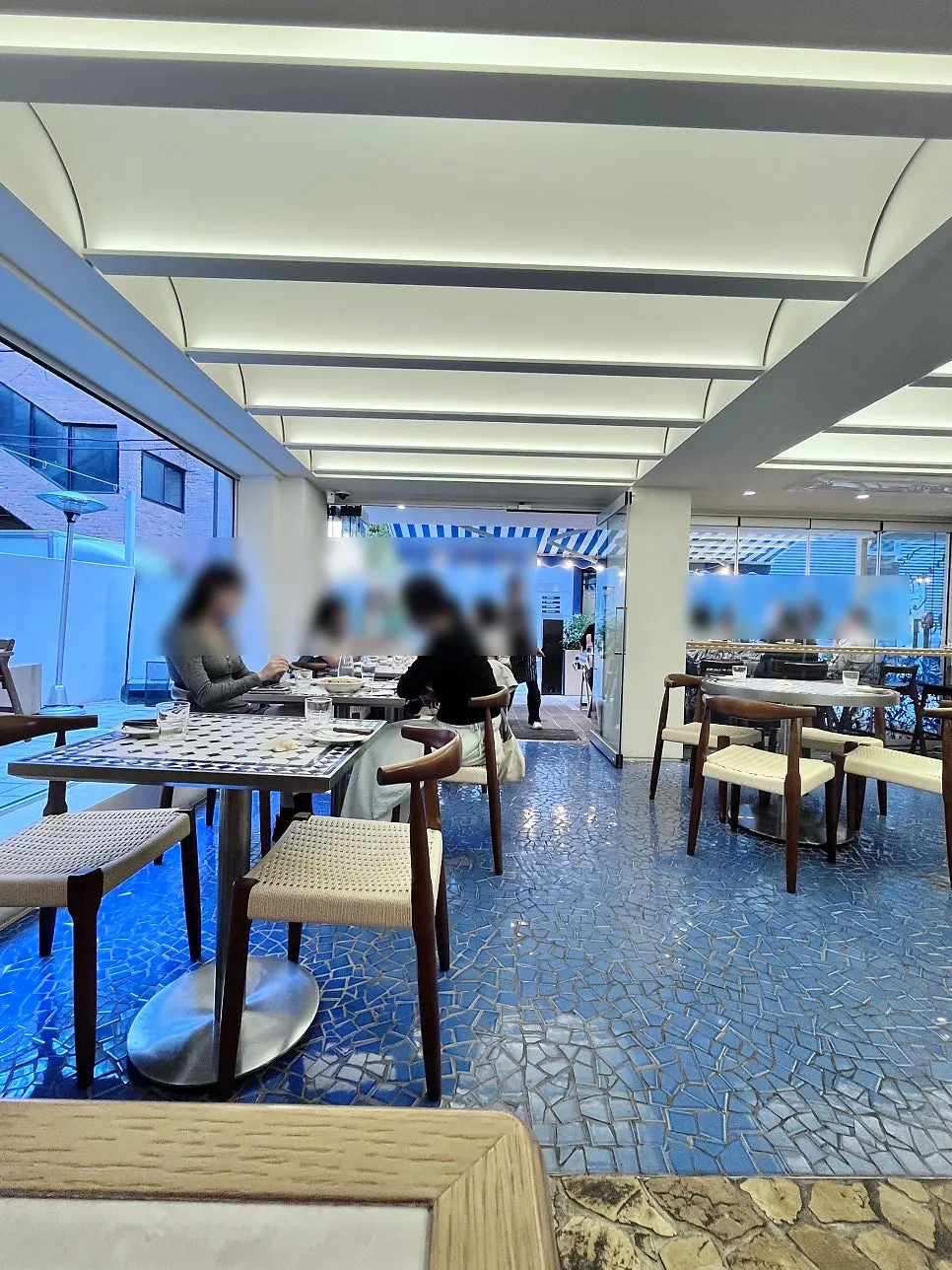 Dining hall atmosphere at Billadeubeulleu Seongsu