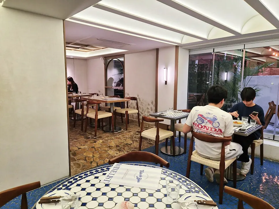 빌라드블루 성수 실내 테이블 세팅