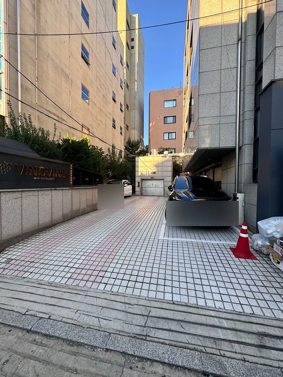 Exterior of the Hyojin Building housing Vinovine on B1