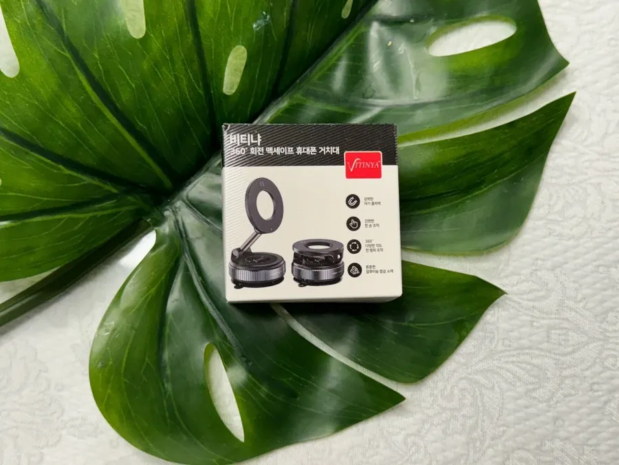 Vitanya MagSafe car phone mount