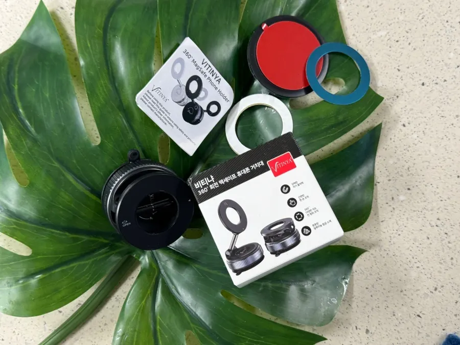 Suction-pad car phone mount