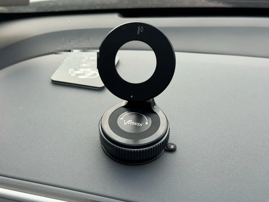Black MagSafe car phone mount