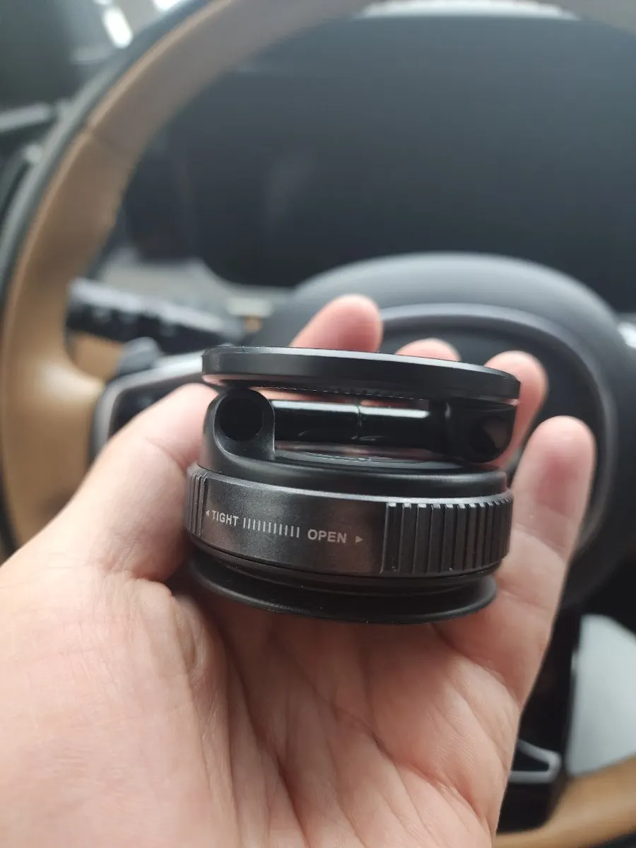 Foldable MagSafe phone mount