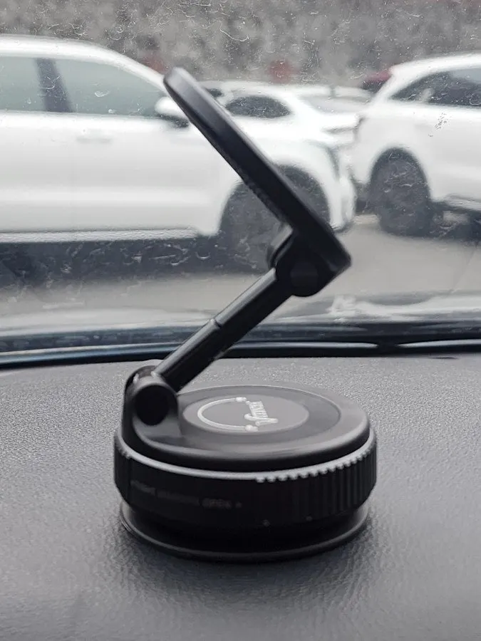 Black suction car mount