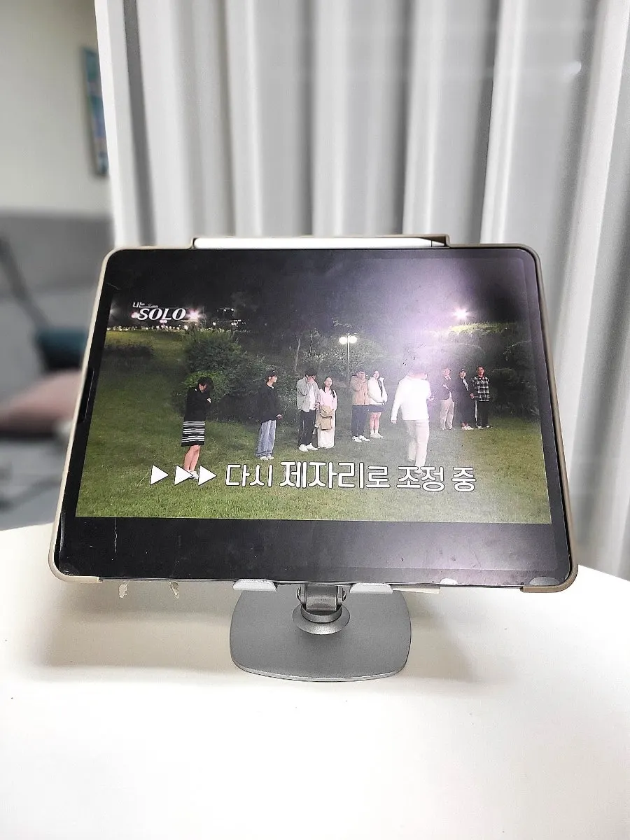 Tablet stand for a laptop
