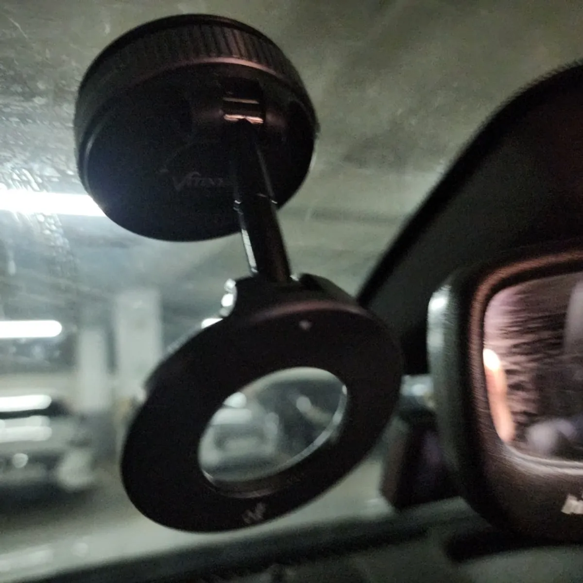 Bitinya mount attached to a dashboard