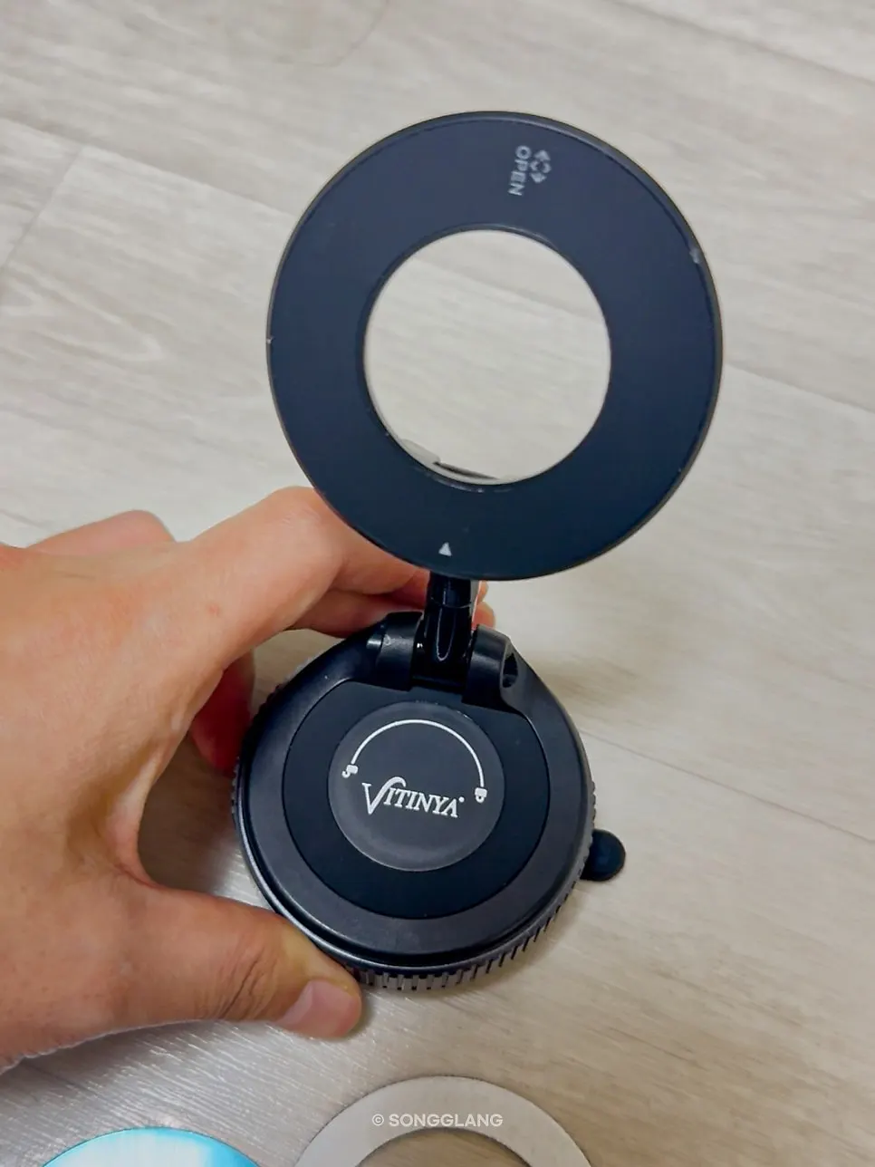 MagSafe mount with a vacuum suction dial