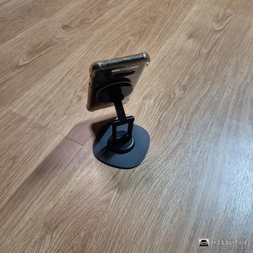 MagSafe ring that attaches to a smartphone or case