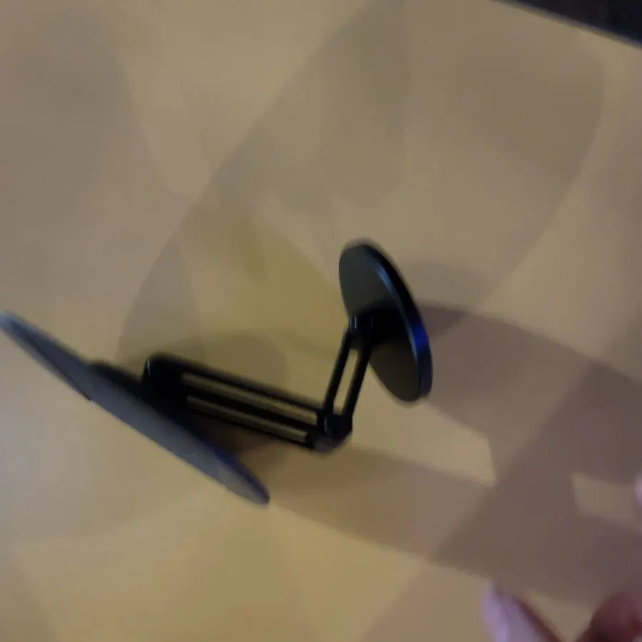 Smartphone secured on the Vitinya MagSafe stand