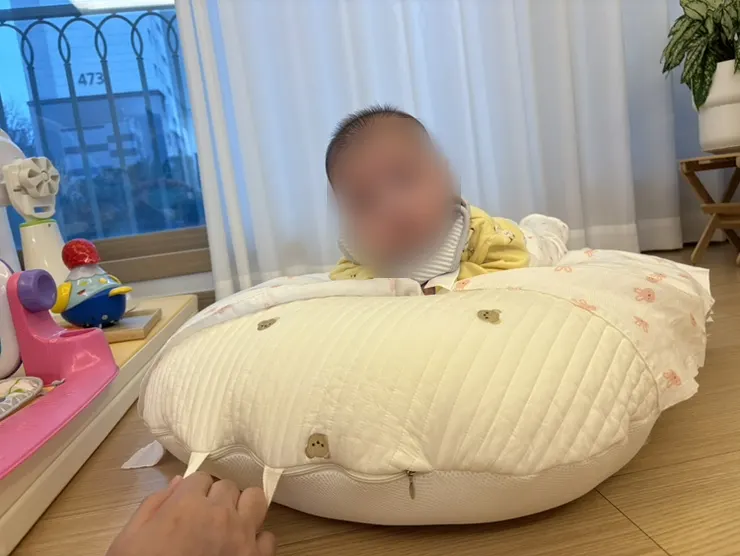 眠る双子の育児日常
