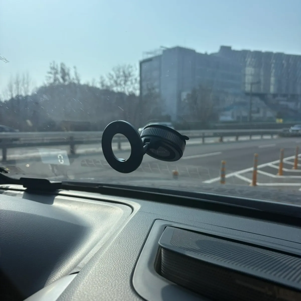 Using a MagSafe car mount