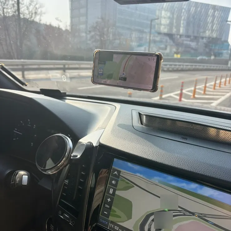 차량 내비게이션으로 사용하는 거치대