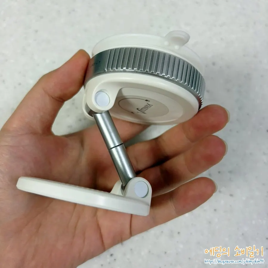MagSafe stand with strong suction