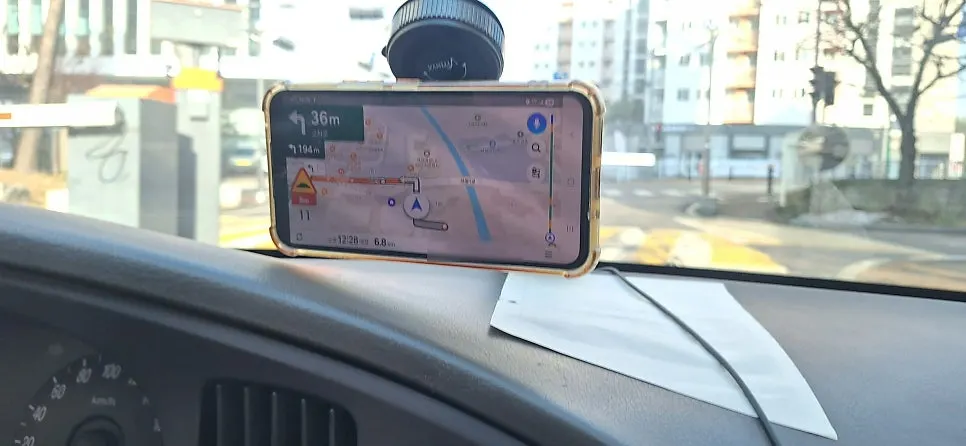 회전 각도를 조절하는 맥세이프 거치대