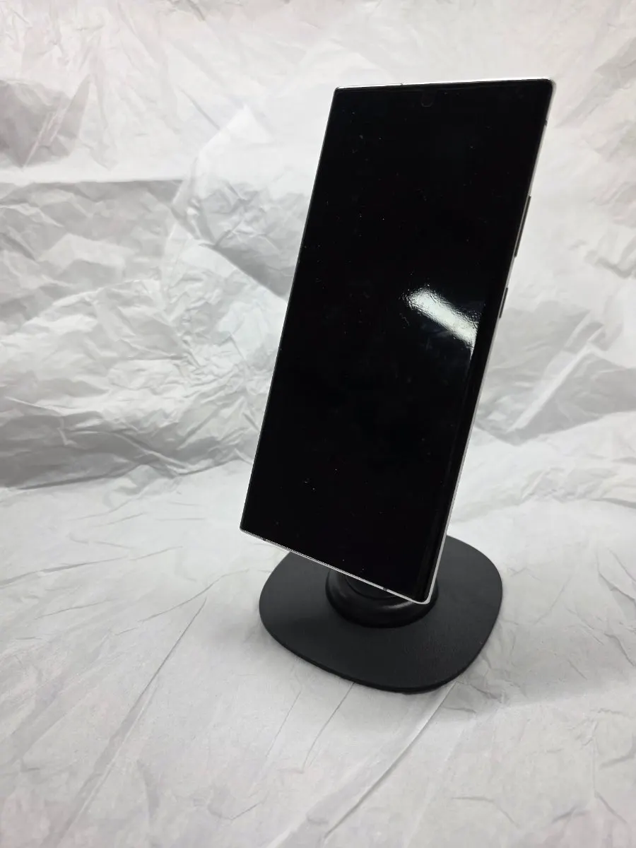 Bitinya MagSafe stand supporting a phone