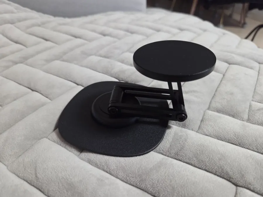 Vitinya stand with its second hinge unfolded