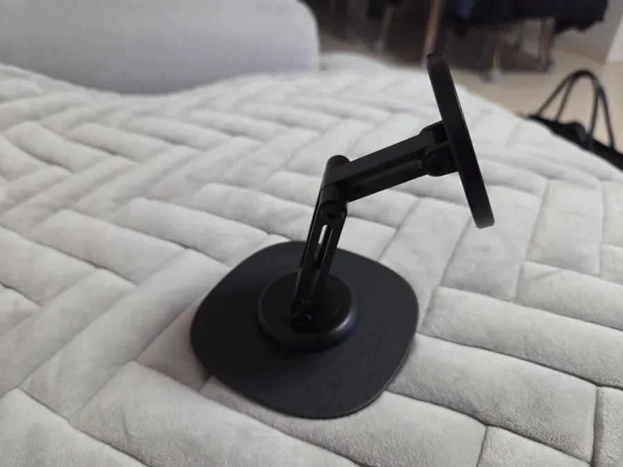 Vitinya stand with its final hinge unfolded