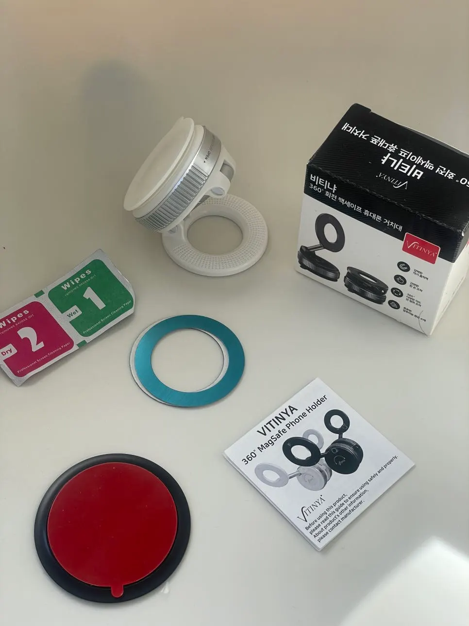 Bitinya MagSafe car mount contents