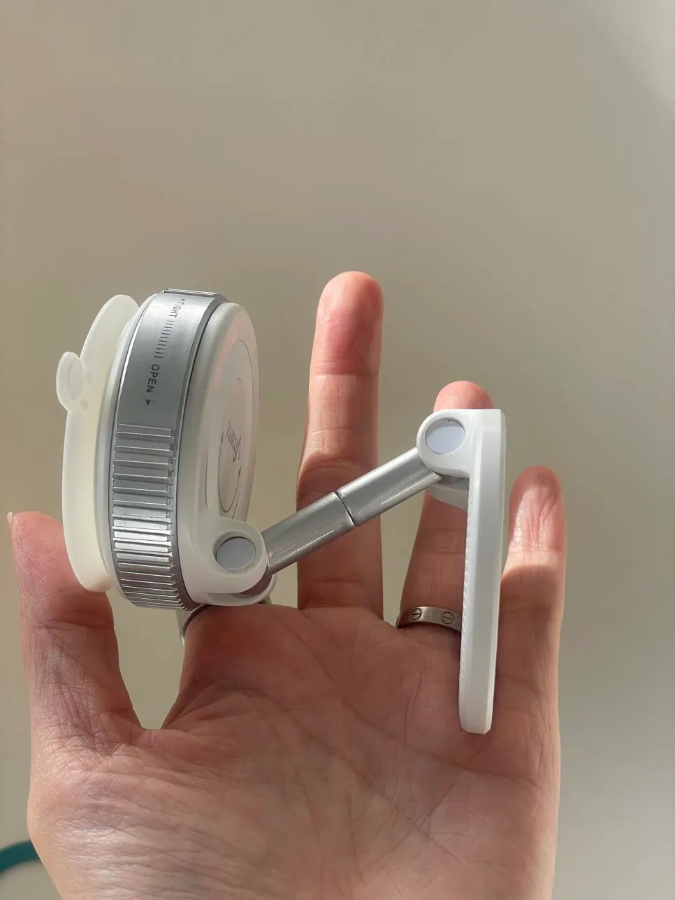 Portable MagSafe phone mount