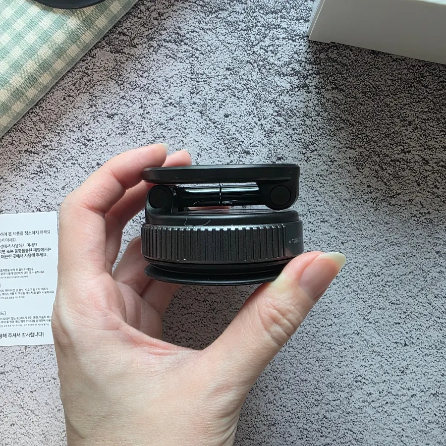 Included magnetic ring and round pad