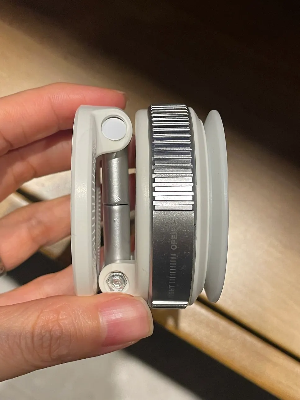 Dial-operated vacuum-suction mount