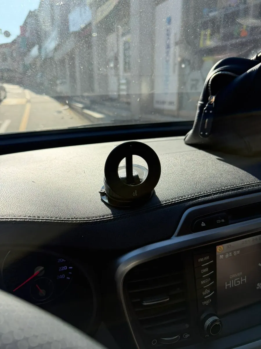 Mount suitable for office and home use