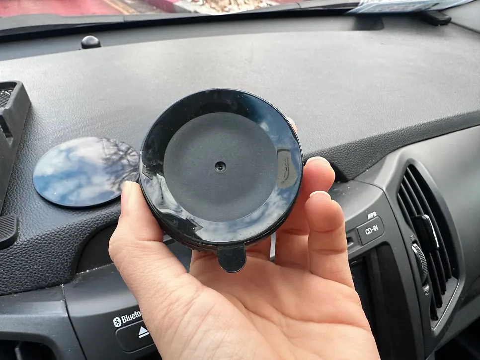 Cleaned attachment area for the car phone mount