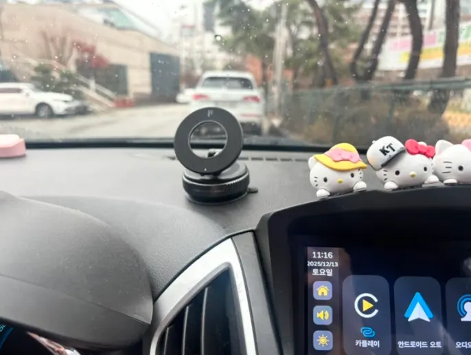 How to attach the car dashboard mount