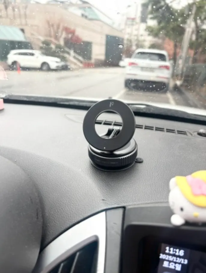 Round pad and car mount