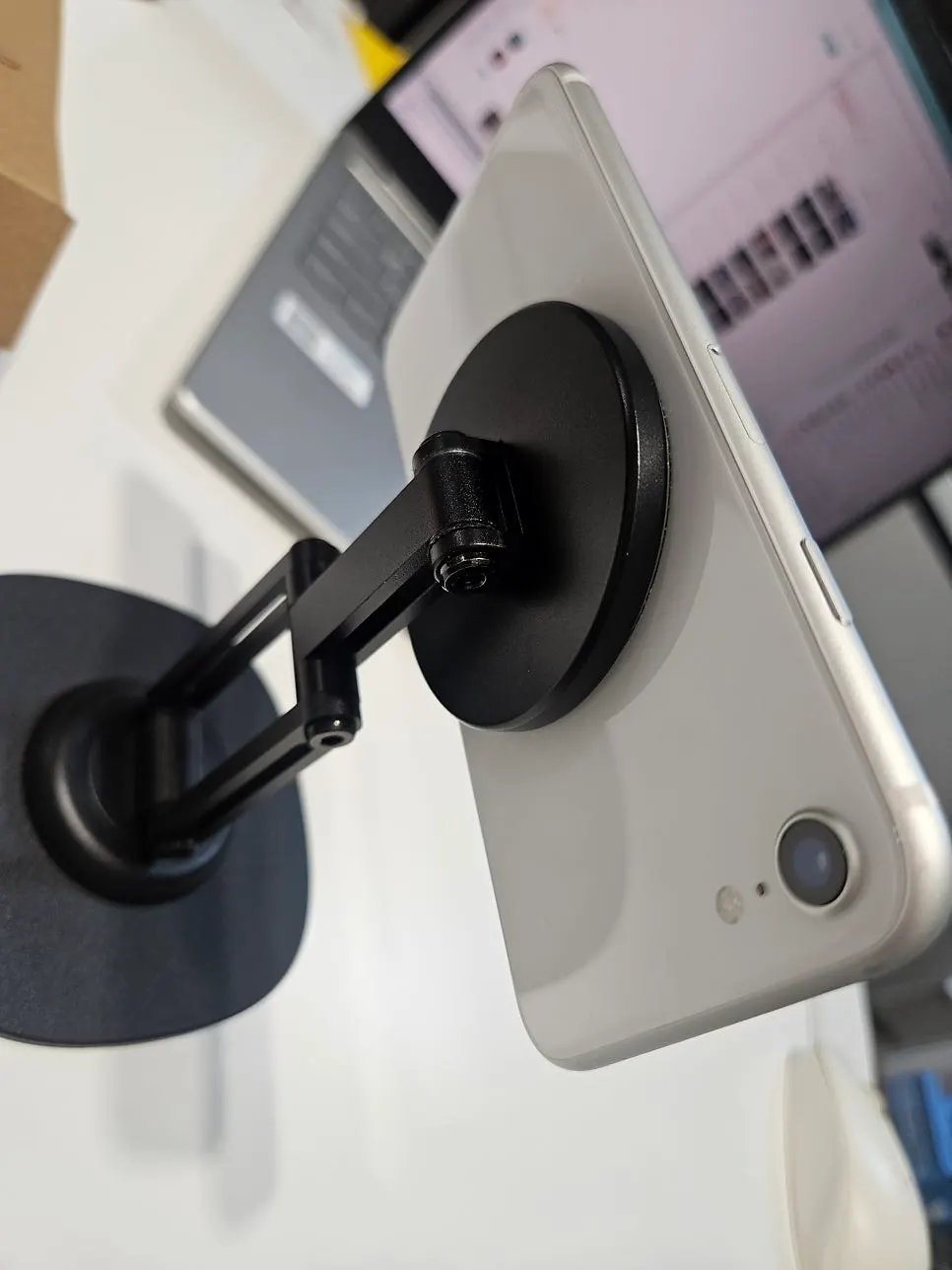 Adjusting the angle of the VITINYA MagSafe stand