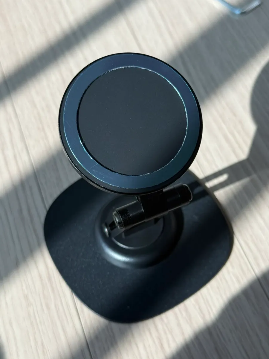 Unfolded Bitinya stand and magnetic attachment area