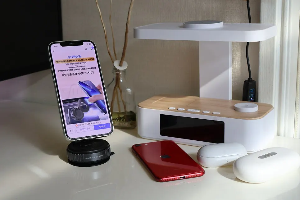 Magnetic stand for waiting time in the car