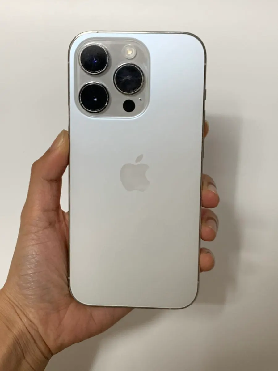MagSafe stand magnetic attachment in use