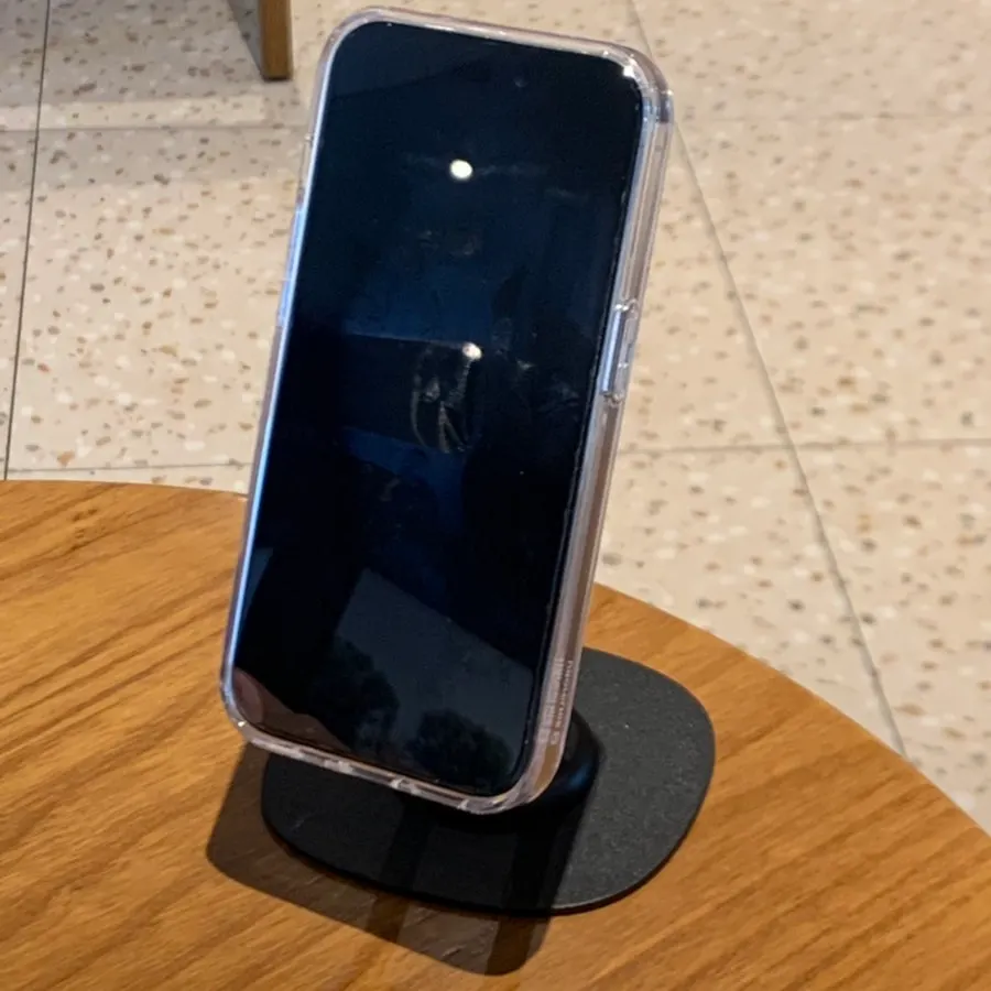 Smartphone stand while eating alone