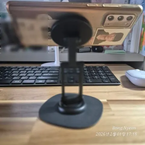 The MagSafe stand whose neck length left me wanting more