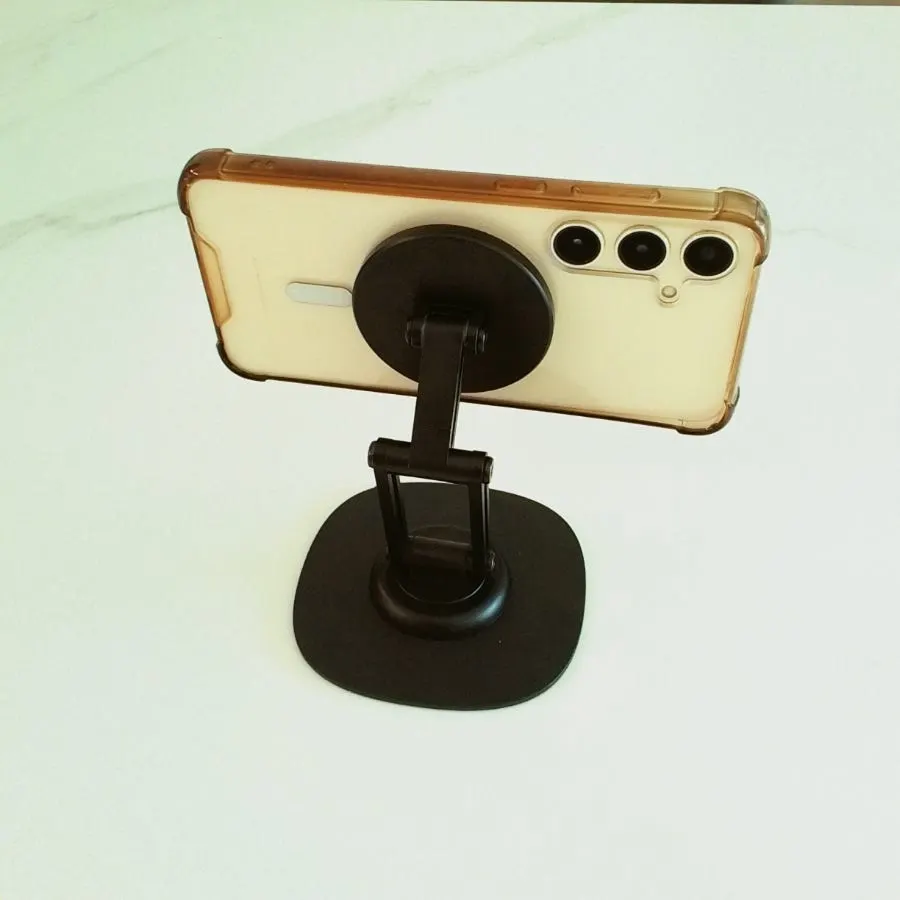 Stand with a three-level height-adjustable rotating shaft