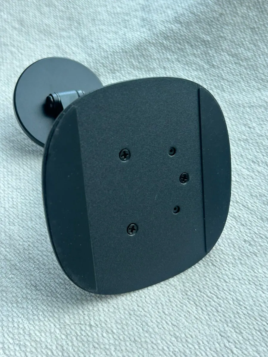 Stand made of matte-black metal