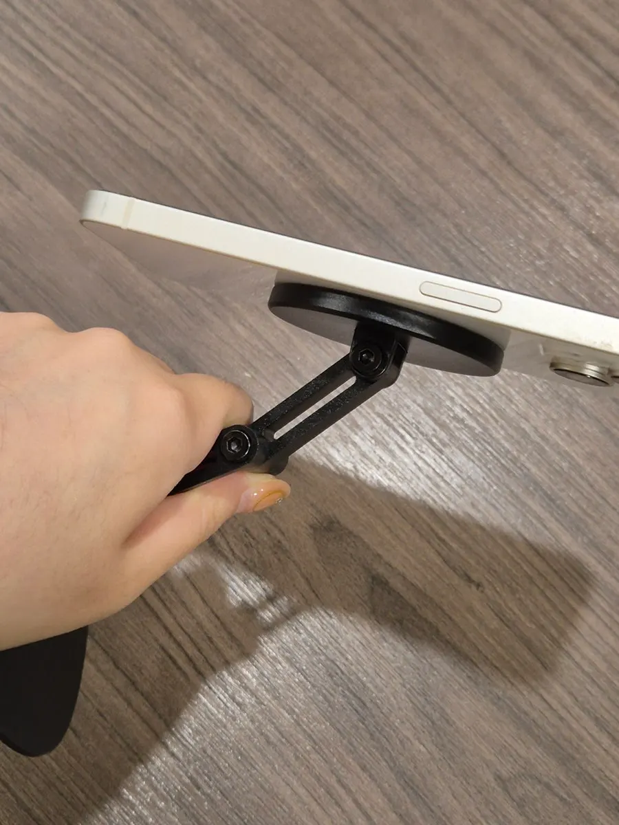 Minimalist MagSafe stand on a desk