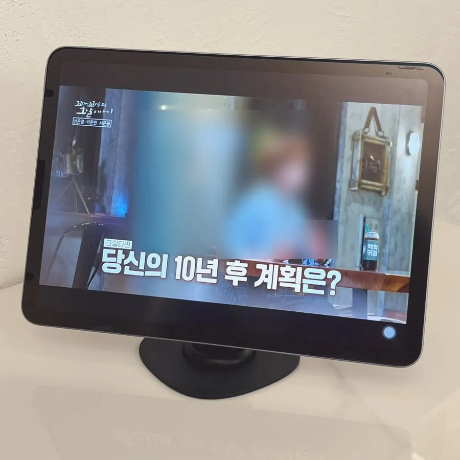 iPad stand used for writing and drawing