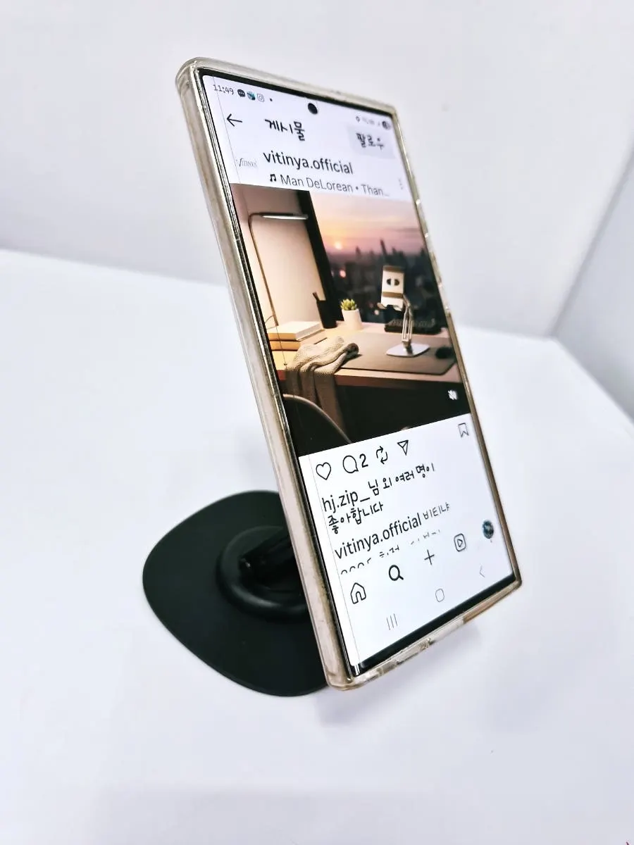 Galaxy S23 Ultra mounted on the stand